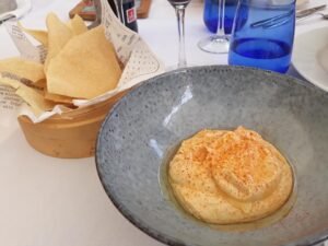 boda vegan Hummus con tortilla de trigo al vapor