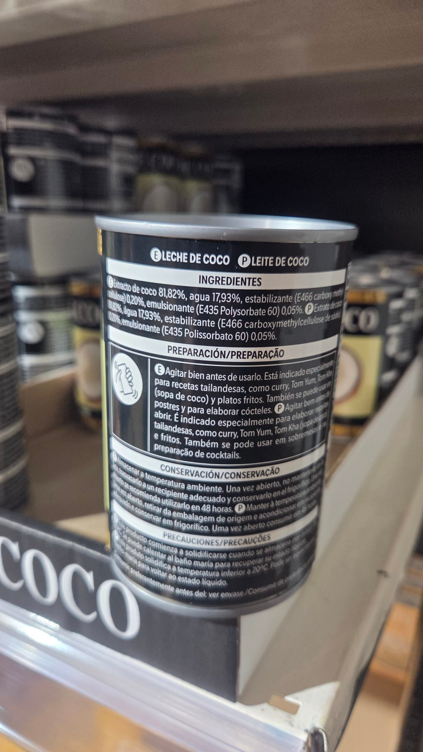 Etiqueta trasera con ingredientes y fabricante de la leche de coco Mercadona Dee Thai