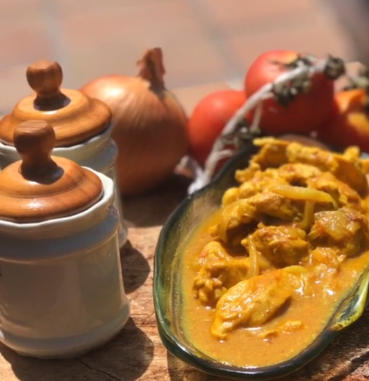 Curry vegano con proteína de garbanzo texturizada y leche de coco Dee Thai de Mercadona