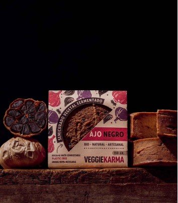Queso vegano Veggie Karma Semicurado con Ajo Negro 150g